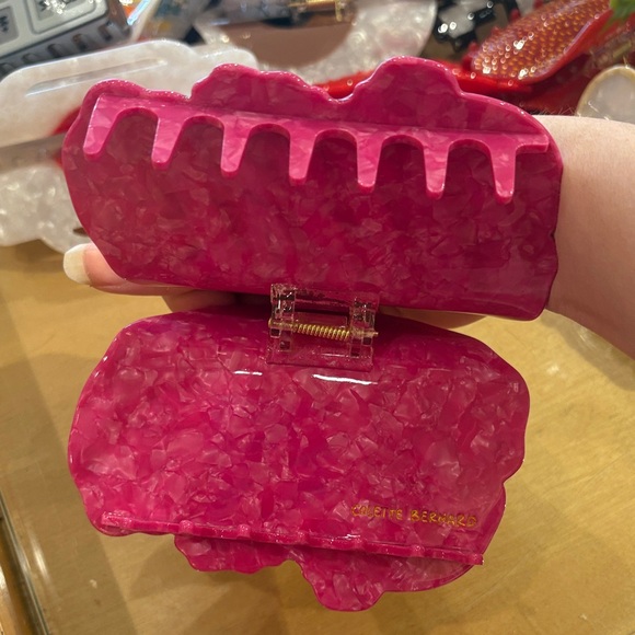 MEGA Pink Brain-Shaped Hair Claw Clip - Picture 2 of 3